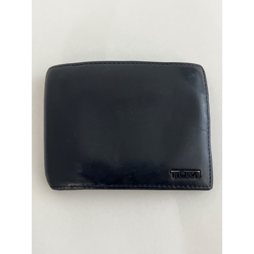 Tumi Delta Slim Single Billfold Black Leather Wallet‎ 4" x 3"